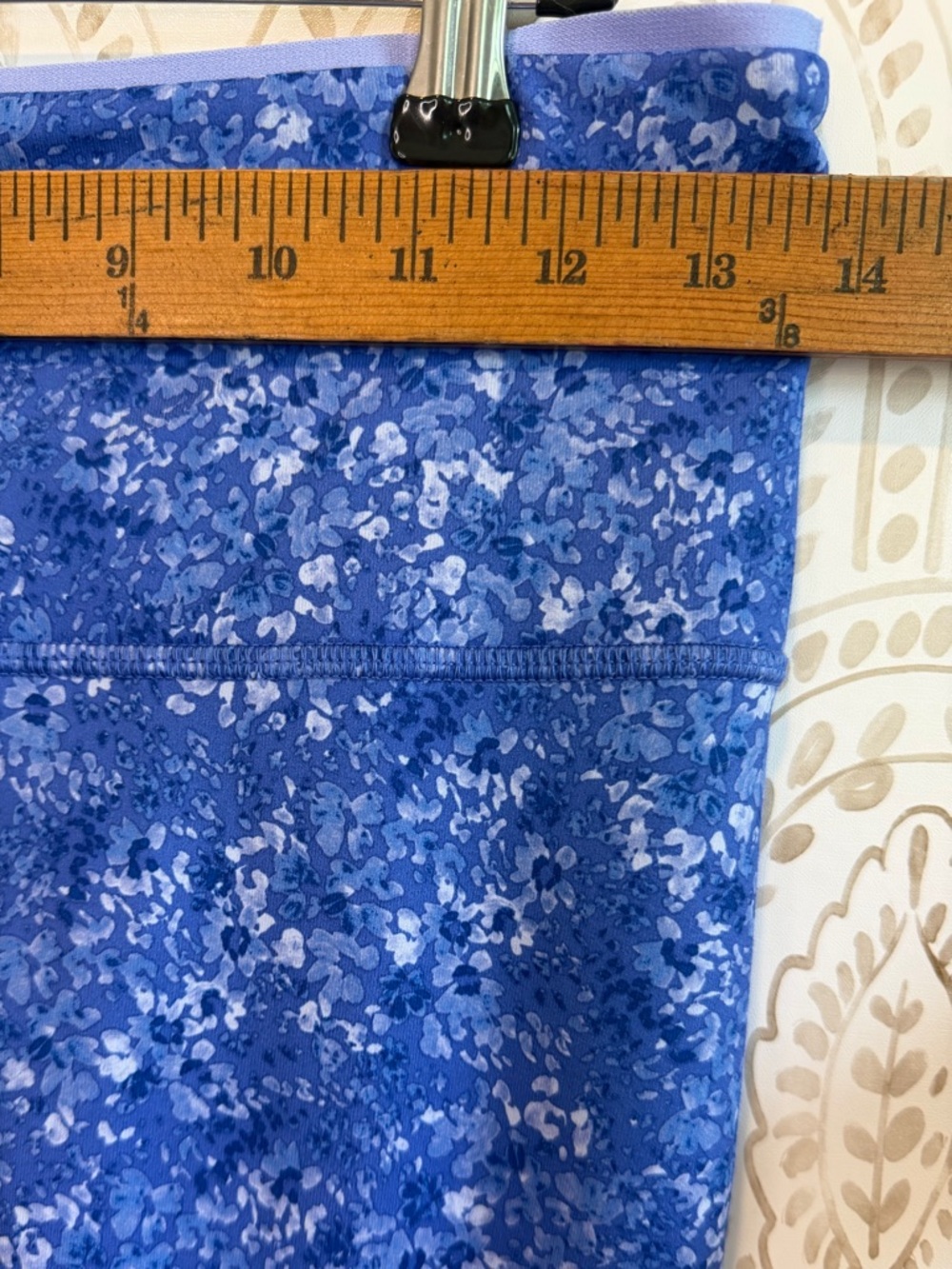 Fabletics PowerHold NWT Medium Blue Floral Leggings 27in Inseam - Picture 9 of 10